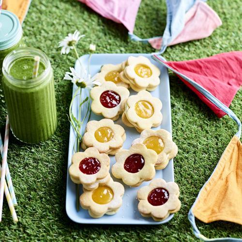 Lemon Curd & Strawberry Preserve Daisy Biscuits 