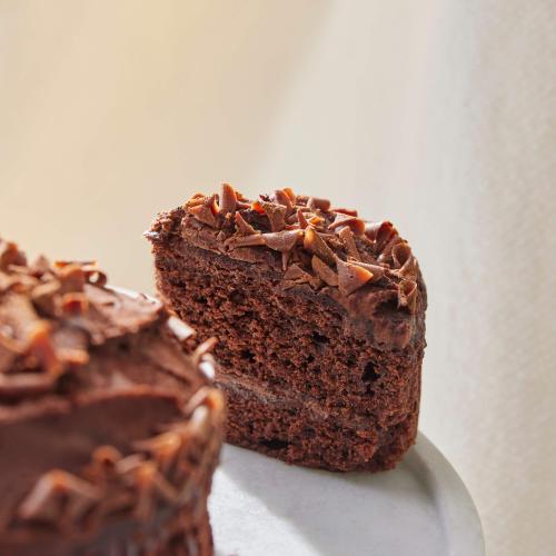 Milk Chocolate Round Sponge Cake