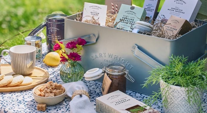 3120_C&B_24Q3_The Pocklington Hamper_LH_01