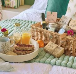 3136 _C&B_24Q3_Breakfast in bed_LH_01
