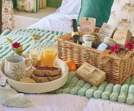 3136 _C B_24Q3_Breakfast in bed_LH_01