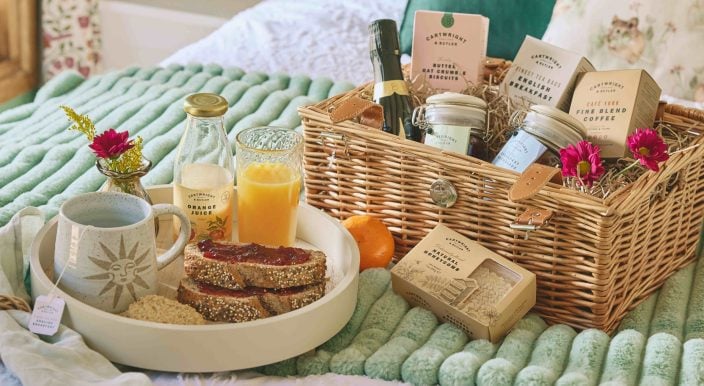 3136 _C&B_24Q3_Breakfast in bed_LH_01