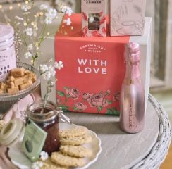 3137_C&B_24Q3_With Love Gift Set_LH_01