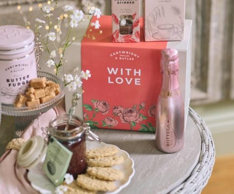 3137_C B_24Q3_With Love Gift Set_LH_01