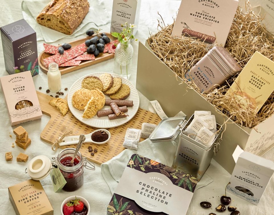 3167_C&B_The Family Foodie Feast Hamper_LH_01