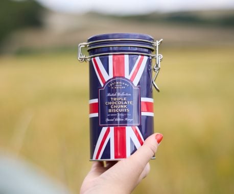 4009_C&B_24Q2_Great British Triple Chocolate Chunk Biscuits in Tin_LI_03